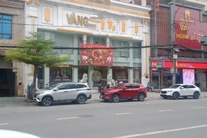Điểm kinh doanh vàng bên đường Lương Ngọc Quyến, thành phố Thái Nguyên.