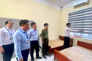 Ban Chỉ đạo Kỳ thi tốt nghiệp trung học phổ thông năm 2023 của tỉnh Ninh Bình kiểm tra cơ sở vật chất tại các điểm thi. 