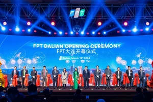 Lễ cắt băng khánh thành của FPT Đại Liên, Trung Quốc.