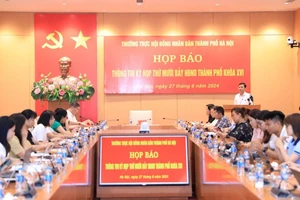 Phó Chủ tịch Hội đồng nhân dân thành phố Phạm Quý Tiên trao đổi với báo chí về nội dung kỳ họp thứ 17 khóa 16.