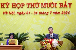 Giám đốc Sở Giao thông vận tải Hà Nội Nguyễn Phi Thường trình bày tờ trình về đề án.