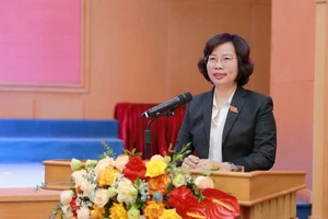 Bí thư Quận ủy Thanh Xuân Bùi Huyền Mai thông tin đến cử tri: 2024 là năm đầu tiên quận Thanh Xuân thu ngân sách ước đạt hơn 6.000 tỷ đồng.