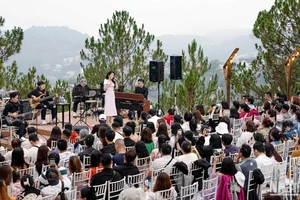 Buổi trình diễn "âm nhạc trên mây" tại Mây Lang Thang-Đà Lạt. (Ảnh: Mây Lang Thang)