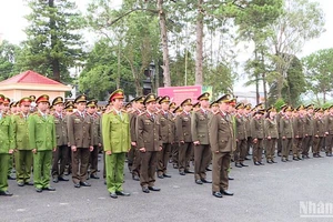 Quang cảnh Lễ phát động phong trào thi đua đặc biệt học tập tấm gương anh dũng của 3 cán bộ, chiến sĩ Cảnh sát giao thông Lâm Đồng.