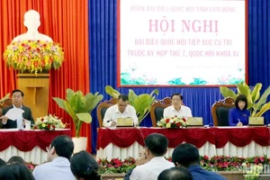 Đồng chí Phan Đình Trạc và các đại biểu Quốc hội khóa XV tỉnh Lâm Đồng tiếp xúc cử tri thành phố Đà Lạt.