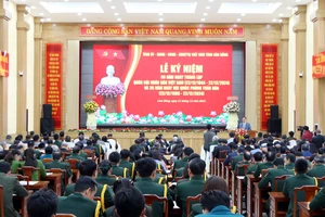 Quang cảnh Lễ kỷ niệm 80 năm Ngày thành lập Quân đội nhân dân Việt Nam và 35 năm Ngày hội Quốc phòng toàn dân.