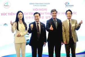 Đồng chí Nguyễn Minh, Phó Chủ tịch Ủy ban nhân dân tỉnh Bình Thuận tổ chức hội nghị xúc tiến tại Hàn Quốc.
