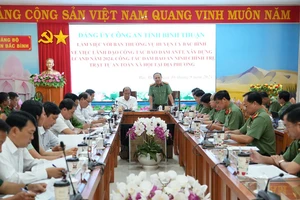 Quang cảnh buổi làm việc.