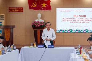 Trưởng Ban Tuyên giáo Thành ủy Đà Nẵng phát biểu tại hội nghị.