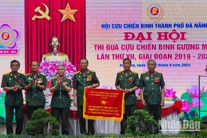 Hội Cựu chiến binh Đà Nẵng đón nhận cờ thi đua xuất sắc phong trào "Cựu chiến binh gương mẫu" giai đoạn 2019-2024.