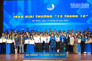 Lễ trao Giải thưởng “15 tháng 10” năm 2024.