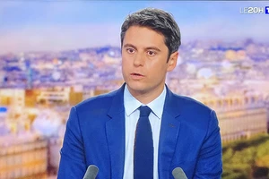 Ông Gabriel Attal trả lời phỏng vấn kênh truyền hình TF1 trong tối 16/1. Ông Gabriel Attal đã đắc cử trong cuộc bầu cử Quốc hội mới vừa qua, vừa được bầu làm Chủ tịch Nhóm Nghị sĩ của đảng cầm quyền Phục hưng.