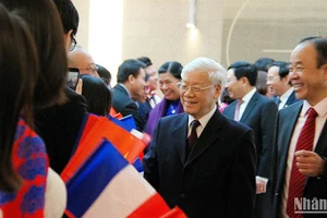 Cộng đồng người Việt vui mừng chào đón Tổng Bí thư Nguyễn Phú Trọng thăm chính thức Cộng hòa Pháp ngày 25/3/2018. (ẢNH: KHẢI HOÀN)
