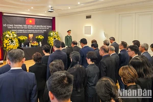 Đại sứ quán Việt Nam tại Cộng hòa Pháp trang trọng tổ chức lễ viếng và mở sổ tang tưởng niệm Tổng Bí thư Nguyễn Phú Trọng trong hai ngày 25-26/7. (Ảnh: MINH DUY) 