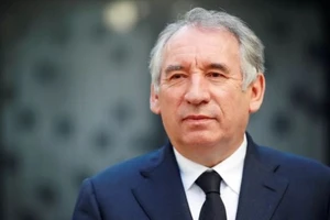 Thách thức rất lớn đối với tân Thủ tướng François Bayrou là xây dựng được đa số ổn định tại Quốc hội để tránh khả năng bị bỏ phiếu bất tín nhiệm. 