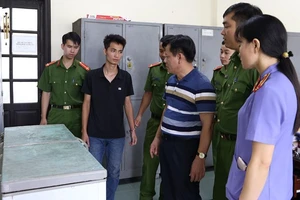 Công an tỉnh Hà Nam bắt giữ đối tượng Giang về tội bạo hành bé trai 3 tuổi.