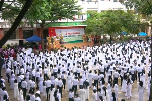 Trường Trung học phổ thông chuyên Nguyễn Chí Thanh, thành phố Gia Nghĩa, tỉnh Đắk Nông khai giảng năm học mới 2022-2023.