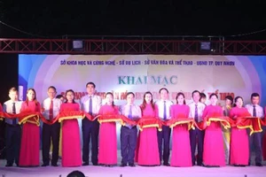 Khai mạc, mở đầu chuỗi hoạt động văn hóa, nghệ thuật đường phố, thể thao và trải nghiệm, biểu diễn khoa học tại Quảng trường Nguyễn Tất Thành, thành phố Quy Nhơn.
