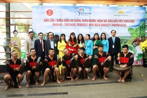 Tỉnh Đắk Lắk đón đoàn khách du lịch đầu tiên đến tỉnh bằng đường hàng không trong dịp Tết Nguyên đán Quý Mão 2023. 
