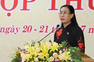 Đồng chí Bùi Thị Quỳnh Vân, Ủy viên Trung ương Đảng, Bí thư Tỉnh ủy, Chủ tịch Hội đồng nhân dân tỉnh Quảng Ngãi phát biểu bế mạc kỳ họp. 