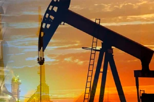 Áp lực tăng trưởng nhu cầu kéo giá dầu giảm