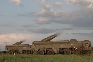 Quân đội Nga triển khai các hệ thống phóng tên lửa. (Ảnh minh hoạ cắt từ clip của Bộ Quốc phòng Liên bang Nga)