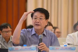 Ông Trịnh Quang Khanh, Phó Chủ tịch Thường trực kiêm Tổng Thư ký Hiệp hội Xăng dầu Việt Nam phát biểu tại Diễn đàn.