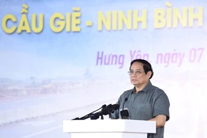 Thủ tướng Phạm Minh Chính phát biểu ý kiến tại lễ khánh thành tuyến đường nối 2 tuyến cao tốc Hà Nội-Hải Phòng với Cầu Giẽ-Ninh Bình. 