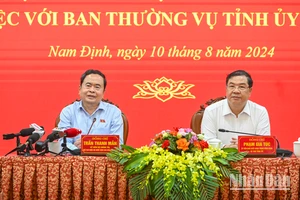 Chủ tịch Quốc hội Trần Thanh Mẫn chủ trì buổi làm việc với Ban Thường vụ Tỉnh ủy Nam Định.