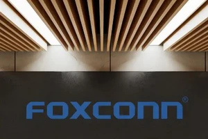 Foxconn, còn được gọi bằng tên chính thức là Hon Hai Precision Industry, là nhà sản xuất thiết bị điện tử theo hợp đồng lớn nhất thế giới và lắp ráp thiết bị cho các công ty công nghệ lớn, trong đó có Apple. (Ảnh: Techinasia)