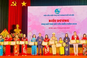 Tuyên dương phụ nữ Thủ đô tiêu biểu năm 2024.