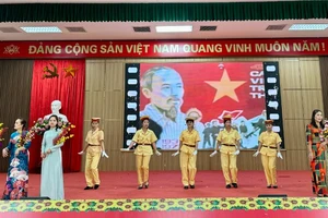 Tiết mục truyền thông pháp luật về an toàn giao thông. 