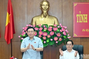 Chủ tịch Quốc hội Vương Đình Huệ chủ trì buổi làm việc với Ban Thường vụ Tỉnh ủy Bà Rịa-Vũng Tàu. (Ảnh: DUY LINH)