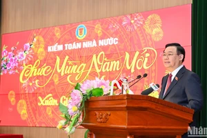 [Ảnh] Chủ tịch Quốc hội chúc Tết Văn phòng Quốc hội, Ngân hàng Hợp tác xã Việt Nam và Kiểm toán Nhà nước