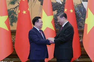 Chủ tịch Quốc hội Vương Đình Huệ hội kiến Tổng Bí thư, Chủ tịch nước Trung Quốc Tập Cận Bình tại Đại lễ đường Nhân dân, Thủ đô Bắc Kinh, Trung Quốc. Ảnh: TTXVN