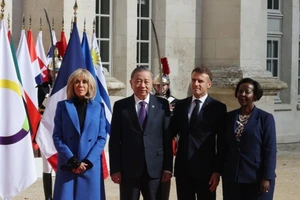 Tổng thống Cộng hòa Pháp Emmanuel Macron và Tổng Thư ký Pháp ngữ Louise Mushikiwabo đón Tổng Bí thư, Chủ tịch nước Tô Lâm.