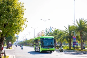 Để lộ trình "xanh hóa xe buýt" khả thi không chỉ cần nỗ lực của một vài doanh nghiệp mà còn đòi hỏi sự hoàn thiện của cơ sở hạ tầng hỗ trợ. Ảnh: VinGroup