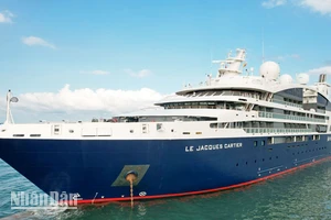 Siêu du thuyền Le Jacques Cartier ghé thăm Phú Quốc sáng 22/2.