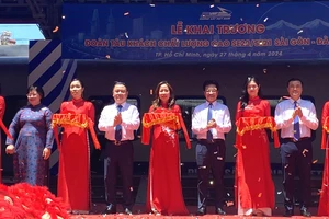 Phó Chủ tịch Uỷ ban nhân dân Thành phố Hồ Chí Minh Bùi Xuân Cường cùng dự lễ khai thác đoàn tàu chất lượng cao Sài Gòn-Đà Nẵng