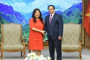 Thủ tướng Phạm Minh Chính tiếp Bộ trưởng Phát triển kinh tế, Thương mại quốc tế và Xúc tiến xuất khẩu Canada Mary Ng. (Ảnh: Trần Hải)