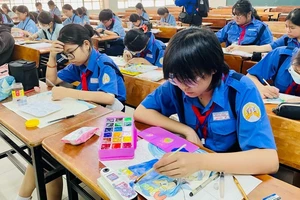 Đông đảo các em học sinh thuộc các cấp học trên địa bàn Thành phố Hồ Chí Minh tham gia cuộc thi vẽ tranh chủ đề “Nước và sự sống".