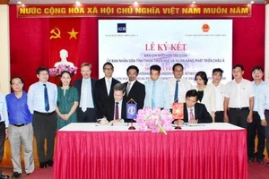 Tại buổi ký kết hợp tác giữa Giám đốc quốc gia ADB tại Việt Nam và Chủ tịch UBND tỉnh Thừa Thiên Huế.