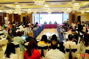 Đại biểu dự Hội thảo liên kết phát triển du lịch vùng biên giới Việt Nam-Lào.