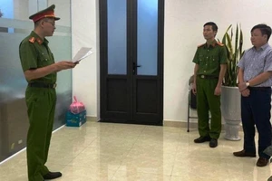 Công an tỉnh Bắc Giang thực hiện lệnh bắt tạm giam đối với Vũ Xuân Lưu.