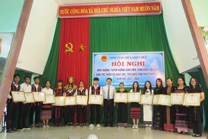 Thừa Thiên Huế vinh danh 60 giáo viên, học sinh, sinh viên dân tộc thiểu số