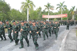 Cán bộ, chiến sĩ Bộ Chỉ huy Quân sự tỉnh Sóc Trăng tham gia “Ngày chạy thể thao quân sự” kết hợp “Ngày chạy Olympic”.