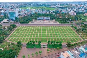 Toàn cảnh quảng trường Đại Đoàn Kết (TP PleiKu, Gia Lai).