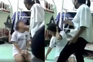 Nữ sinh bị bạn bắt quỳ gối, tát tới tấp vào mặt. (Ảnh cắt từ clip)