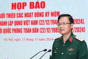 Trung tướng Nguyễn Văn Đức, Cục trưởng Cục Tuyên huấn phát biểu tại buổi Họp báo.