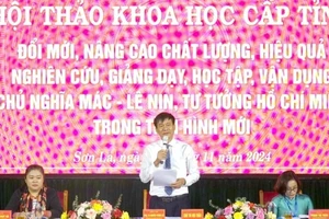 Các đồng chí chủ trì hội thảo.